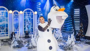 Драго Драганов като снежния човек Олаф за Нова година по БНТ