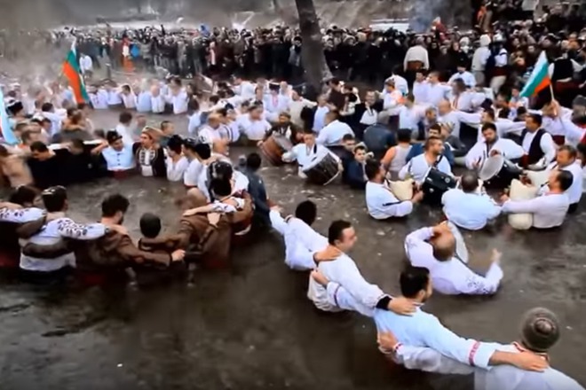 Mazhkoto horo v kalofer na bogoyavlenie