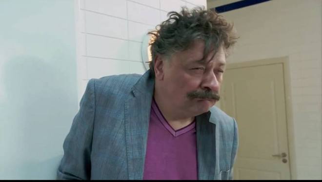 Персонаж от сериала "Кухня" с махмурлук "по-русски"