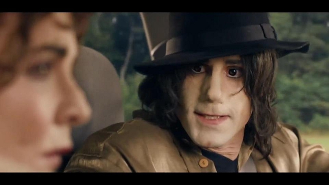 Urban Myths: Стокард Чанинг като Елизабет Тейлър, Джоузеф Файнс - Майкъл Джексън