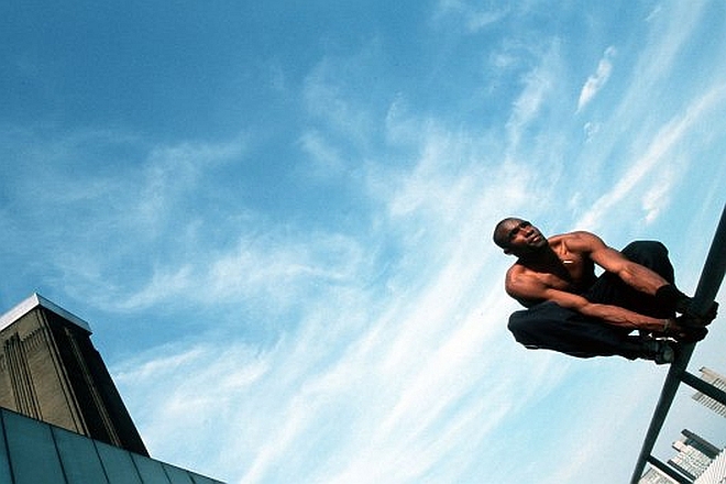 Кадър от документалния филм Jump London (2004)