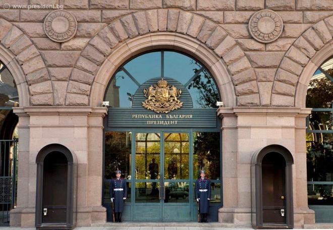 Фасадата на "Дондуков" 2