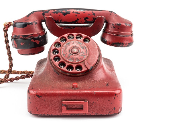 Prodava se cherveniyat telefon na hitler