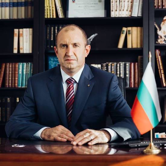 Портретна снимка на президента Румен Радев