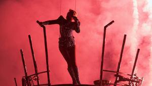 Лейди Гага с акробатичен номер на Супербоула