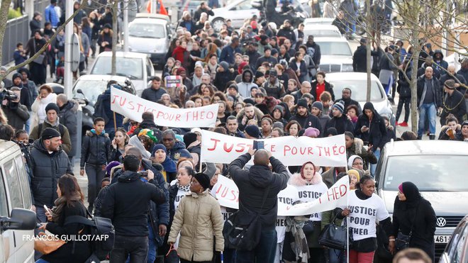 Протести в Париж заради изнасилен с полицейска палка чернокож младеж