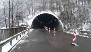 Отварят ремонтирания тунел "Ечемишка"