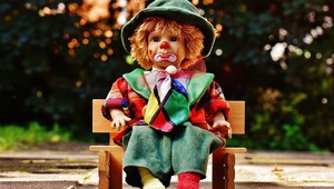 Тъжна кукла клоун