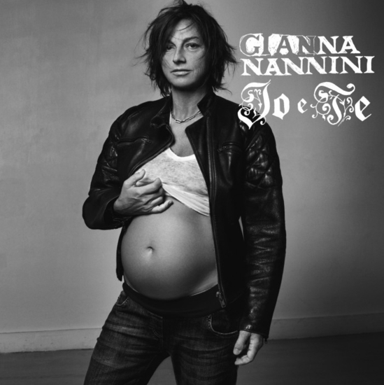Бременната Джана Нанини на обложката на албума Io e te (2011)