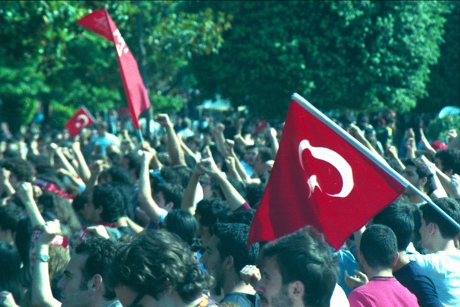 Кадър от протестите в Турция през юни 2013 г.