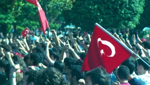 Кадър от протестите в Турция през юни 2013 г.