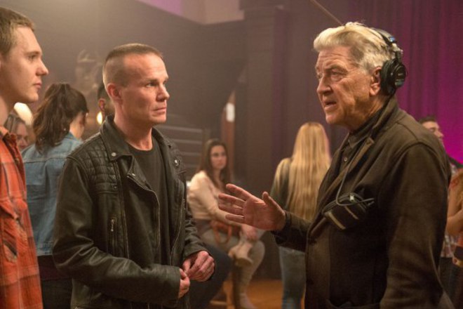 Deyvid linch s dvama ot aktyorite v noviya tuin piyks