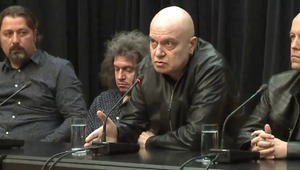 Слави Трифонов на пресконференция