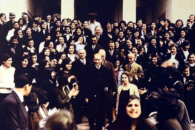 Mustafa kemal atatyurk 1881 1938 v istanbulskiya universitet