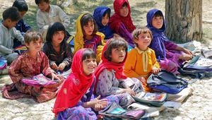 Момичета на училище в Афганистан