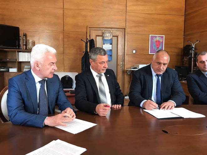 Бойко Борисов подписва управленската програма за коалицята между ГЕРБ и ОП