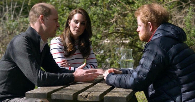 Уилям и Хари разговарят с Кейт за смъртта на майка си
