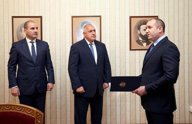 Президентът Румен Радев връчва мандат за съставяне на правителство на ГЕРБ