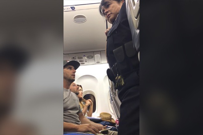 Semeystvo s dve detsa svaleno ot samolet zaradi skandal