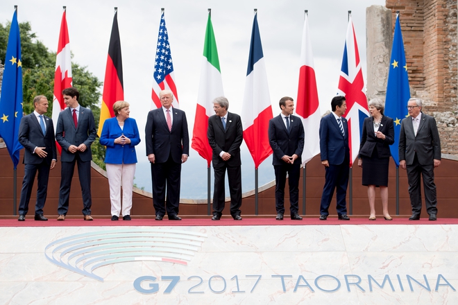 Семейната снимка на лидерите от Г7