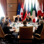 Лидерите от Г7 около кръглата маса в Таормина