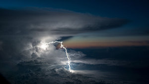 Светкавица над Тихия океан