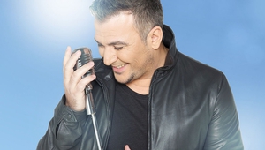 Андонис Ремос пред микрофона