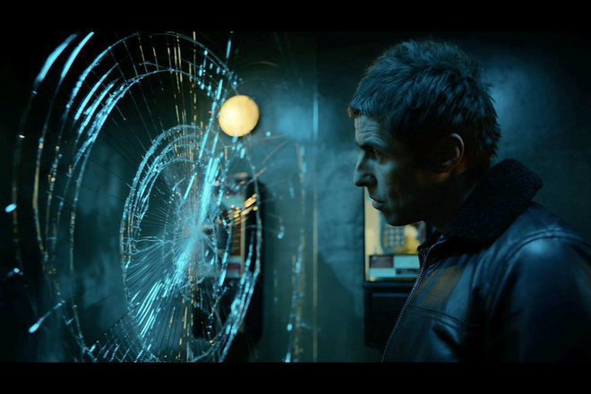 Liam galahar v klipa wall of glass