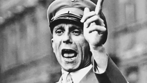 Йозеф Гьобелс държи реч