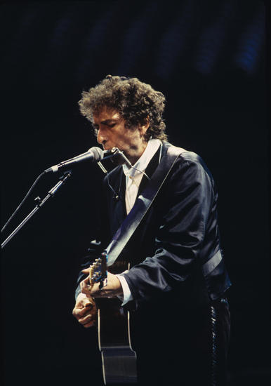 Боб Дилън на сцената