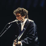 Боб Дилън на сцената