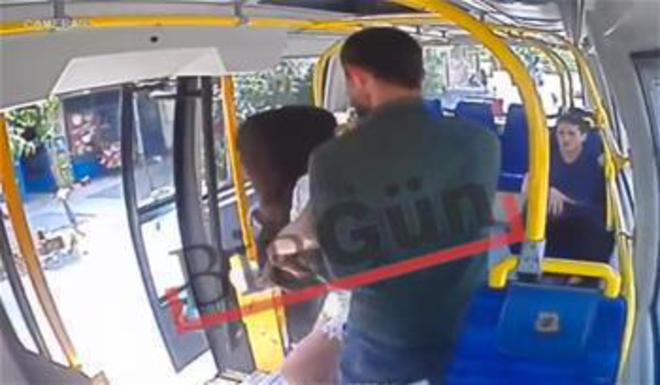 Мъж напада жена в Истанбул, защото носи шорти по време на Рамадан