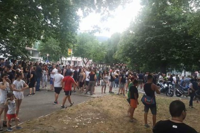 Protest sreshtu napadenie na romi nad detsa ot otbora po grebane v asenovgrad