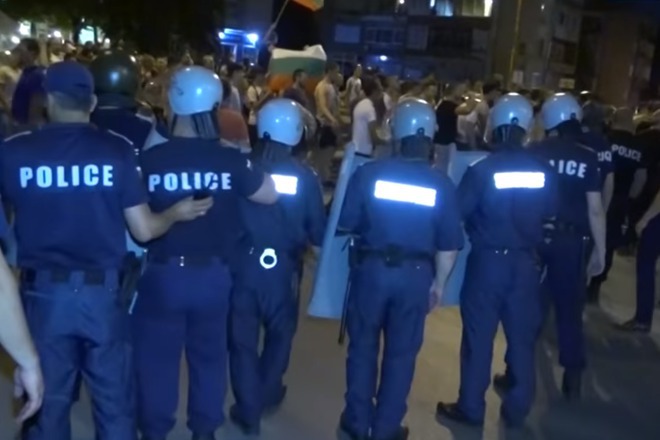 Vtora vecher na antiromskite protesti v asenovgrad