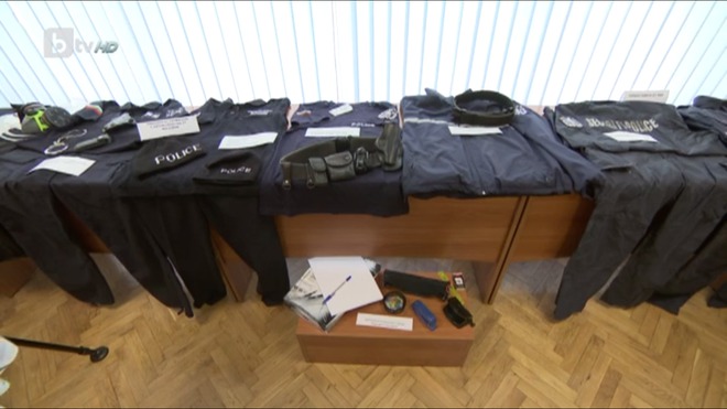 Униформи на полицаи