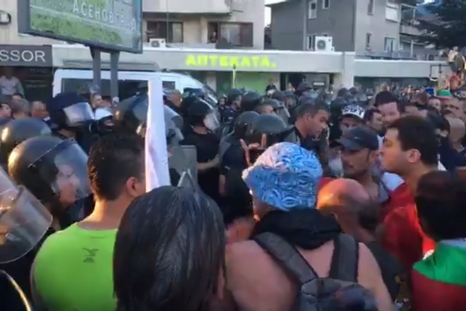 Perata na antiromskiya protest v asenovgrad