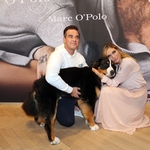 Роби Уилямс с жена си и кучето им Шоубиз