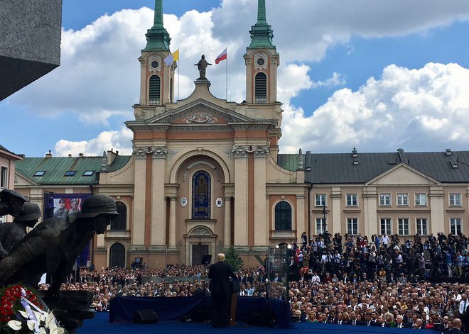 Доналд Тръмп произнася реч във Варшава