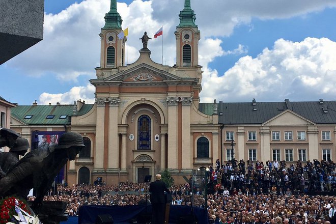 Donald tramp proiznasya rech vav varshava
