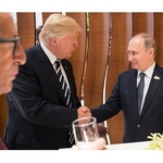 Тръмп се здрависва с Путин за първи път