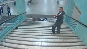Непознат рита пътник в берлинското метро