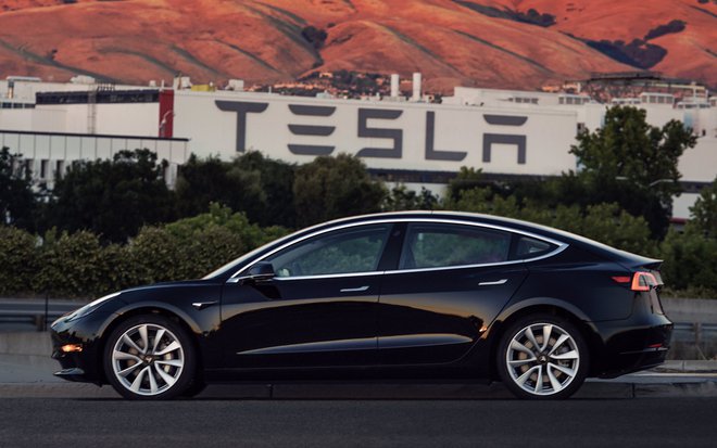 Третият модел електромобили на "Тесла" Model 3