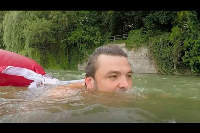 Germanets pluva vseki den do rabota za da izbegne trafika