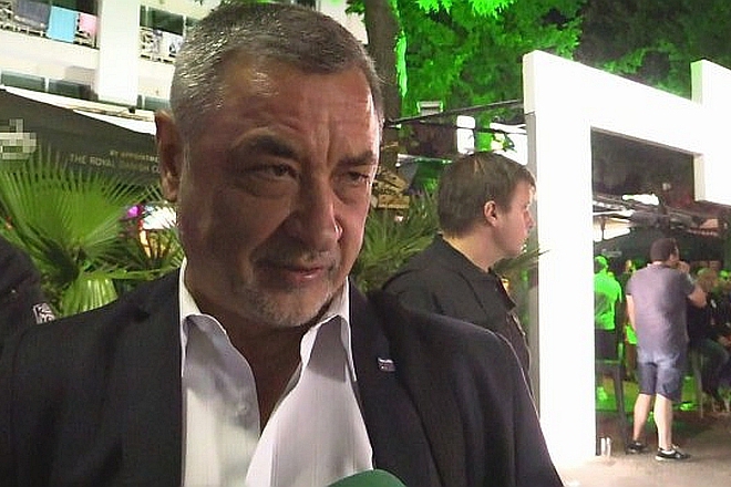 Valeri simeonov po vreme na srednoshtna aktsiya v slanchev bryag