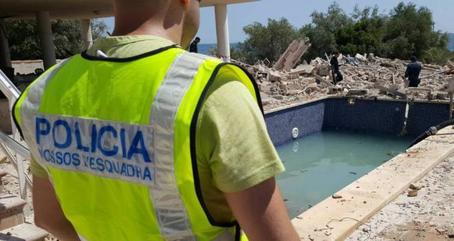 Разрушената база на терористите от Барселона в Алканар