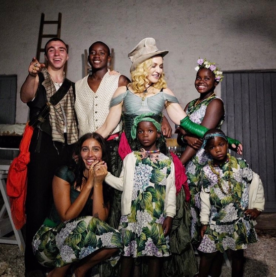 Мадона с всичките си деца