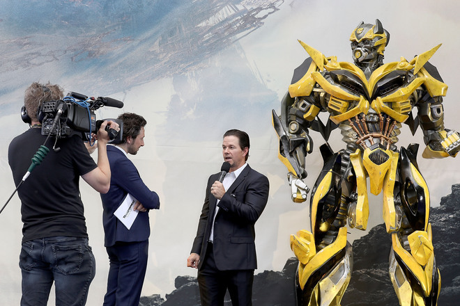 Mark uolbarg dava intervyu redom s bambalbi