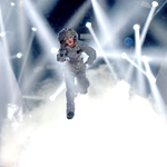 Кейти Пери се приземява на сцената