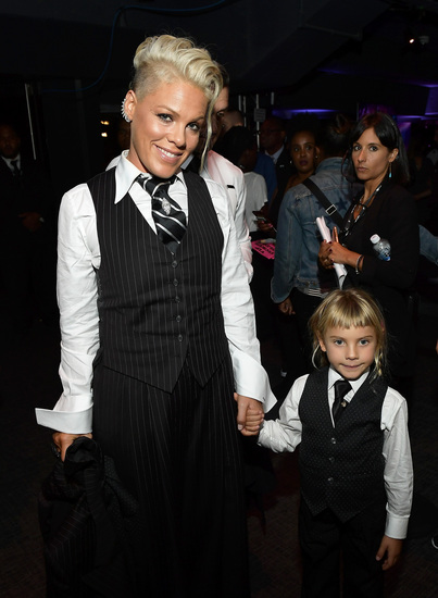Пинк с дъщеричката си на видеонаградите на MTV