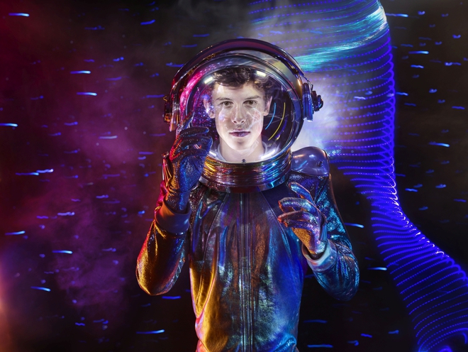 Шон Мендес на рекламен фотос за видеонаградите на MTV